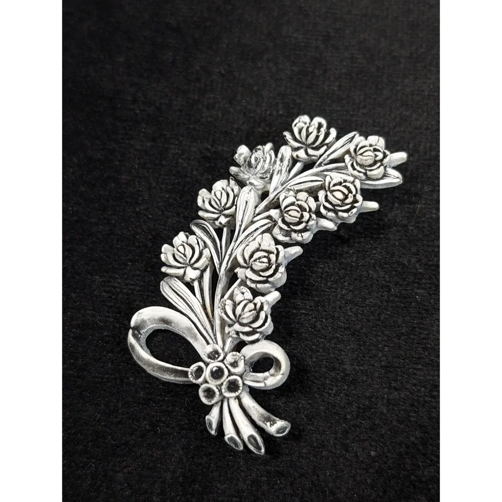 Vtg 1940s Carved Celluloid Lily of‎ the Valley Flower Bouquet Pin Brooch Cream